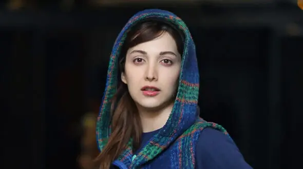 فیلم روشنک گرامی از زیر لحاف : یه عده‌ شبا میان جلوی خونم بلند همش فحش میدن / دیشب به یک فیلم فحش می دادن فحش ها اول و آخری / نمی دونم مگه من ....