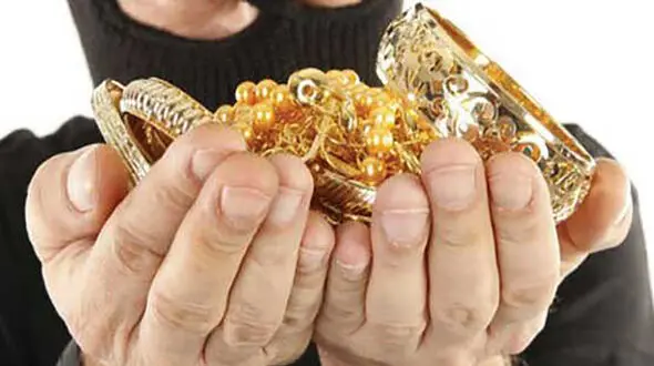 پرش مرگبار از بالکن در سرقت طلا / دزد تهرانی در بیمارستان بستری شد 