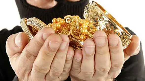 پرش مرگبار از بالکن در سرقت طلا / دزد تهرانی در بیمارستان بستری شد 