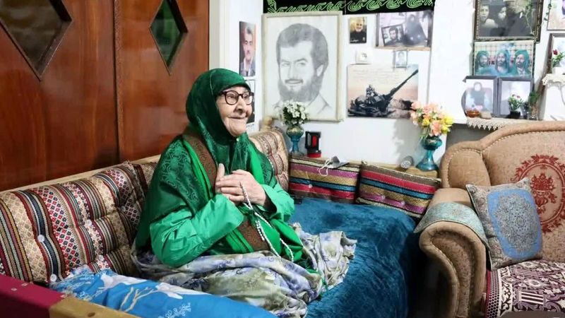 سیده خدیجه مستعدی عربانی مادر از مبارزان انقلاب و از همراهان آیت‌الله مهدوی کنی و مادر یکی از شهدای دفاع مقدس