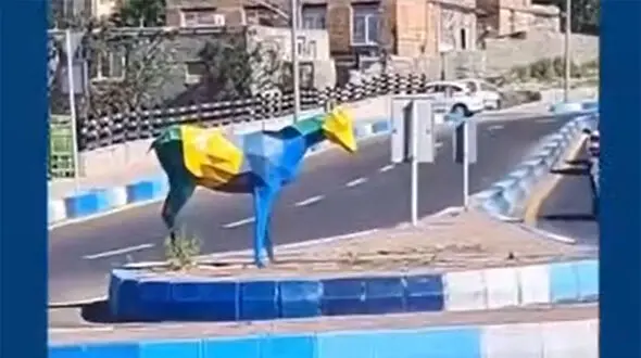 ببینید / سرقت المان‌های شهری در تبریز