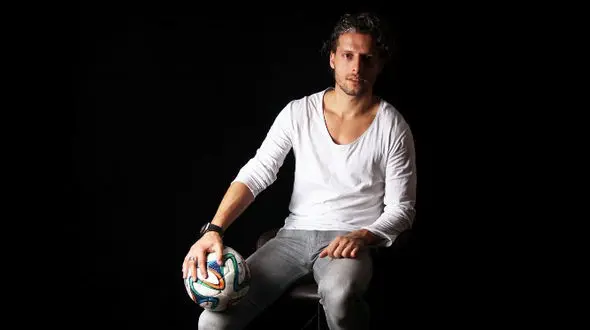 گفتگوی خواندنی با بازیکن آلبانی تبار پیشین و بازیگر فعلی تلویزیون ایران / هنوز به دنبال پولم هستم