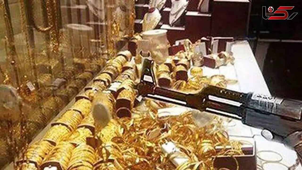 فیلم حمله سارقان مسلح به یک جواهر فروشی /جواهر فروشی در میان دزدان مسلح غرق شد