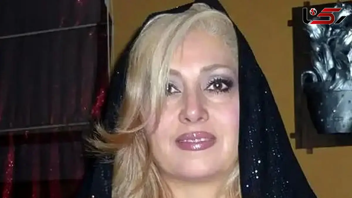 «جهانگیر فروهر» در حال صحبت با دخترش «لیلا فروهر» در دهه ۴۰