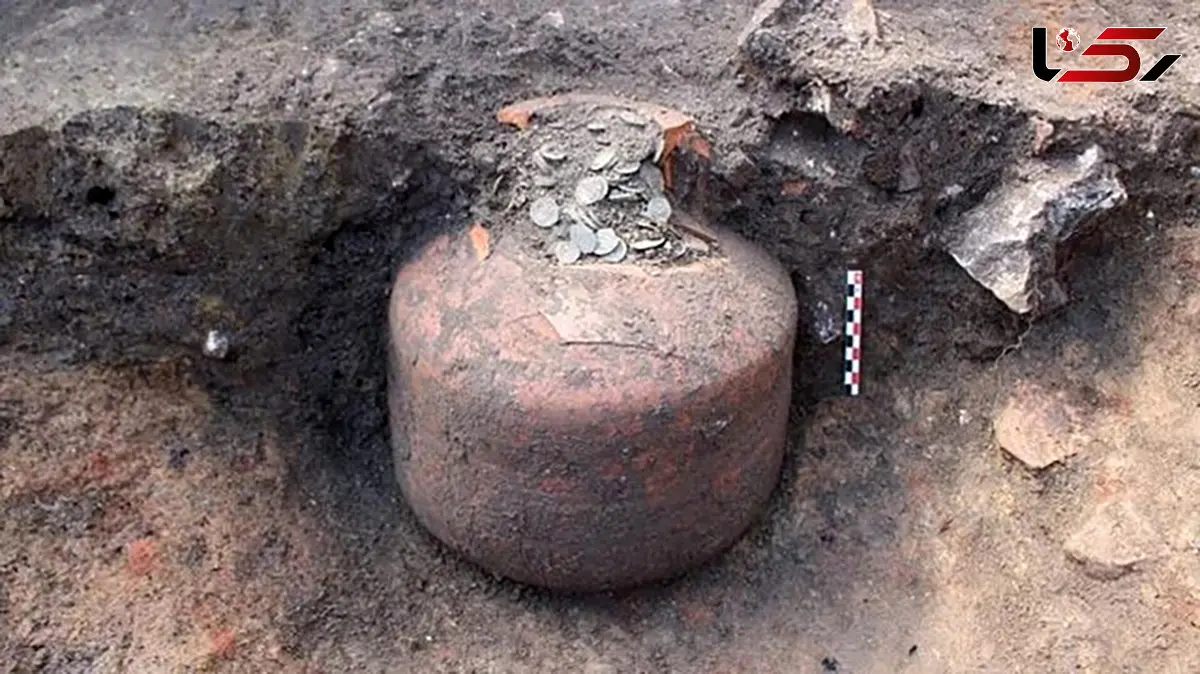 کشف 38 کیلو 3 قلک پر از سکه های طلای قدیمی رومی از دل خاک در فرانسه