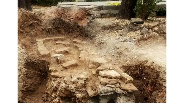 کشف حوضچه تاریخی در چهارباغ اصفهان +عکس