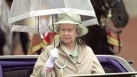 تیپ های متفاوت ملکه الیزابت در روزهای بارانی +تصاویر 