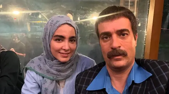 تیپ و استایل متفاوت سارای پایتخت 7 در واقعیت / سنا حسینی را خارج از سریال نمی شناسید!