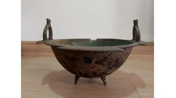 حراج تمدن!/ فروش آتشدان مفرغی سلجوقی با قدمت 1000 ساله در دیوار!/ فاجعه‌ فرهنگی که ادامه دارد + فیلم