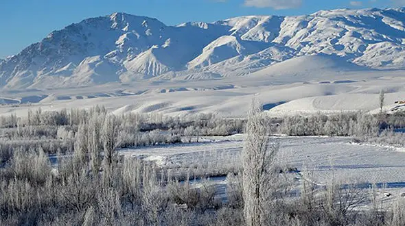 چهره زمستانی و زیبا، پس از بارش برف در صومای برادوست ارومیه + فیلم 