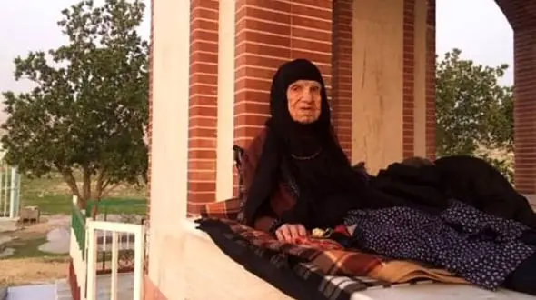 مادر نخستین شهید زن استان بوشهر آسمانی شد