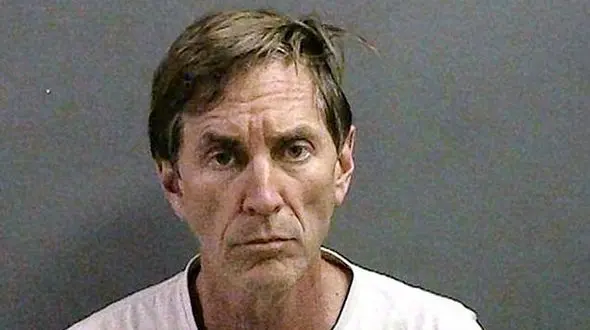 مرد آزارگر در جلسه دادگاه گلوی خودش را برید / امریکا رخ داد + عکس