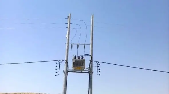 احداث شبکه و نصب ترانس جدید در دهق با هدف تأمین برق پایدار و افزایش ظرفیت برق رسانی