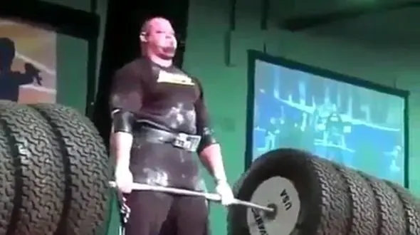 بلند کردن وزنه 1000 کیلویی توسط شهریار ایرانی / پاره شدن مویرگ های سر این ورزشکار به خاطر فشار زیاد + فیلم