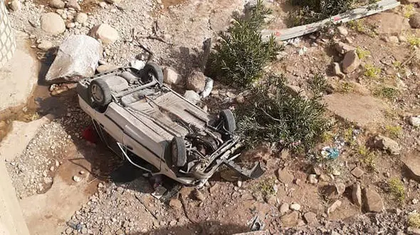 واژگونی پراید خبرنگار ایلامی در جاده زرین آباد / 2 نفر راهی بیمارستان شدند