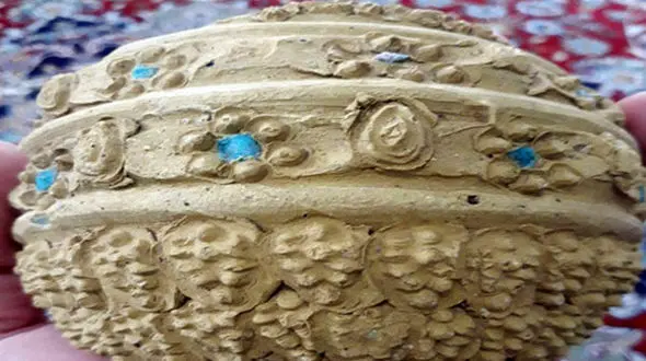  کشف سفال ایلخانی با تزئینات سنگ فیروزه در آذربایجان شرقی + عکس