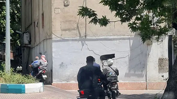 ورود موتورسیکلت به پیاده رو ممنوع/ طی دو ماه، فقط در تهران 19 هزار و 231 موتورسوار متخلف که وارد پیاده رو شده بودند اعمال قانون شدند