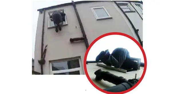 دزد هنگام فرار از خانه زن تنها در بالکن گیر افتاد و از پلیس کمک خواست+ عکس