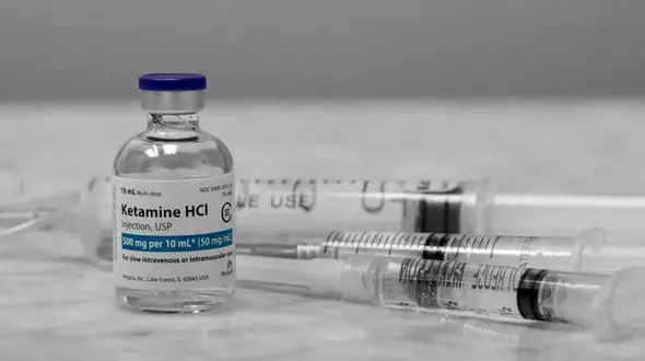 کتامین چیست؟ / جدول دوزهای کتامین برای مشکلات مختلف جسمی و روحی