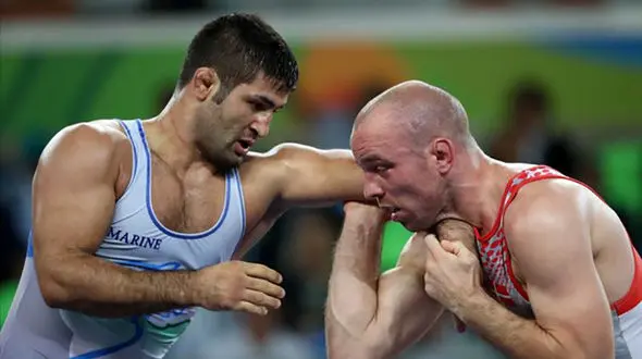 کشتی گیر معروف پس از درگیری در مسابقات کشتی و محرومیت بوکسور شد!