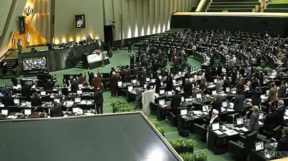 بررسی علل سقوط هواپیما و حادثه کرمان در مجلس