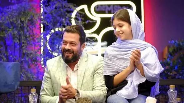 ذوق عجیب خانم بازیگر بدون حجاب کنار  پژمان بازغی / بازیگر چشم رنگی ایران دل می برد!