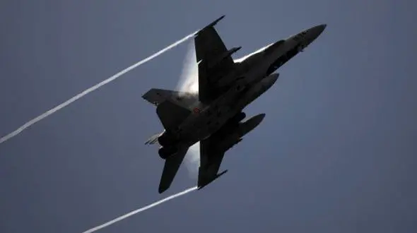 فاجعه هوایی در فرانسه؛ برخورد و سقوط 2 جت جنگی آلفا در میانه آسمان ! + فیلم 