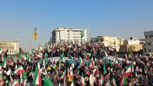 حضور گسترده مردم تهران علیه آشوبگران