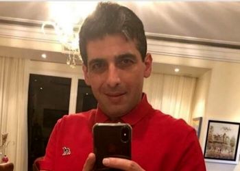 فیلم/نگاهی به خونه زندگی دوبلکس و زندگی شاهانه حمید گودرزی که نوعی اثر هنری است! معماری مینیمال با ستون های دفرمه در لواسان