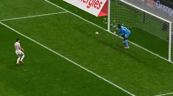 ابراهیم دیاز از قصد پنالتی را خراب کرد؟