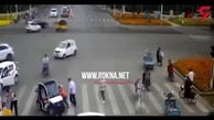 لحظه له شدن یک زن زیر چرخ‌های ماشین برقی + فیلم 