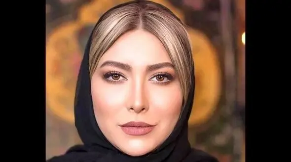  فیلم آواز خوانی فریبا نادری با آهنگ هایده  / عزیزان همه با هم بخونید- که امشب شب عشق …!