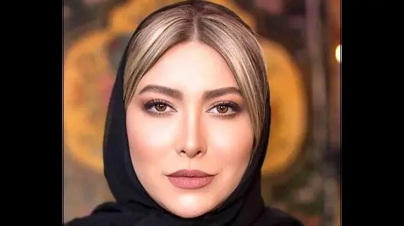  فیلم آواز خوانی فریبا نادری با آهنگ هایده  / عزیزان همه با هم بخونید- که امشب شب عشق …!