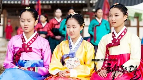  عکس‌های جدید 3 دختر جذاب سریال «افسانۀ خورشید و ماه» بعد از 12 سال / آن ها را می شناسید؟! 