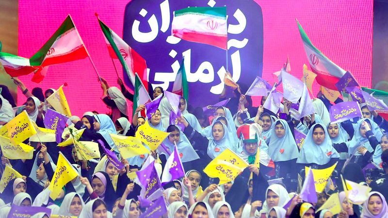آیت الله سید ابراهیم رئیسی صبح امروز چهارشنبه در آیین گرامیداشت روز دختر و « جشن دختران آرمانی » که در مجموعه 12 هزار نفری آزادی برگزار شد
