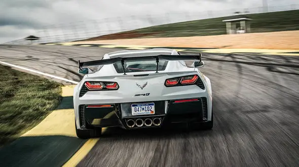 داج دیمن در میدان مبارزه از شورولت کوروت شکست خورد