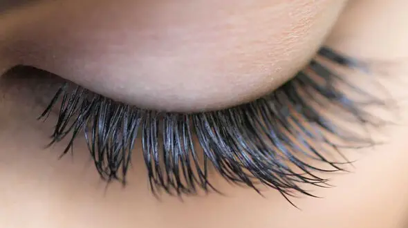 عجیب الخقه ترین زن دنیا / از مژه های او حیرت می کنید!  + عکس