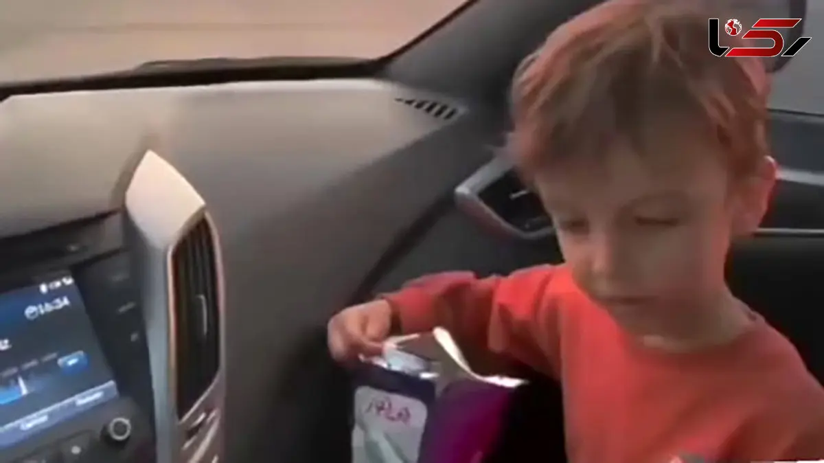 فیلم / پدر و مادر این کودک را در کنار جاده جا گذاشتند / ببینید 2 مرد مهربان او را به خانواده‌اش رساندند