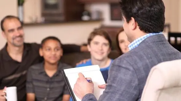  اجرای سراسری پزشک خانواده؛ گامی برای کاهش هزینه‌های درمانی خانوار
