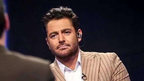 واکنش معنادار  گلزار به شوخی نقی و ارسطو در سریال پایتخت با او !