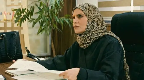 استایل پاییزی و خاص ساغر سریال الگوریتم در حاشیه مراسم پایانی یک فیلم