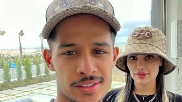 عکس یادگاری مهدی قائدی و همسرش