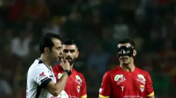 کارشناسی صحنه‌های جنجالی فولاد - تراکتور