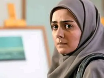 بیتا سحرخیز بازیگر "سریال ماه و پلنگ" دست به عصا شد+عکس پربازدید از خانم بازیگر