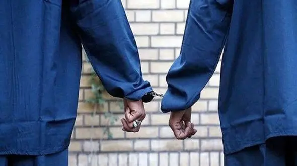 اوباش نزاع میدان آزادی کرمانشاه دستگیر شدند/ آنان شیشه بر سر هم خورد کردند+ عکس