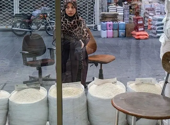قیمت برنج پاکستانی با دلار 28 هزار تومانی چطور 200 هزار تومان می‌شود؟