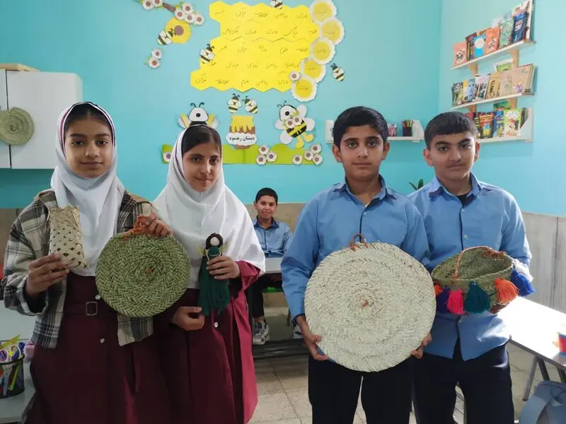 دانش اموزان روستای آشنا (2)