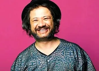 فیلم/ به بهانه روز پدر یادی کنیم ازسورپرایز و هدیه  گران قیمت علی صادقی برای پدرش