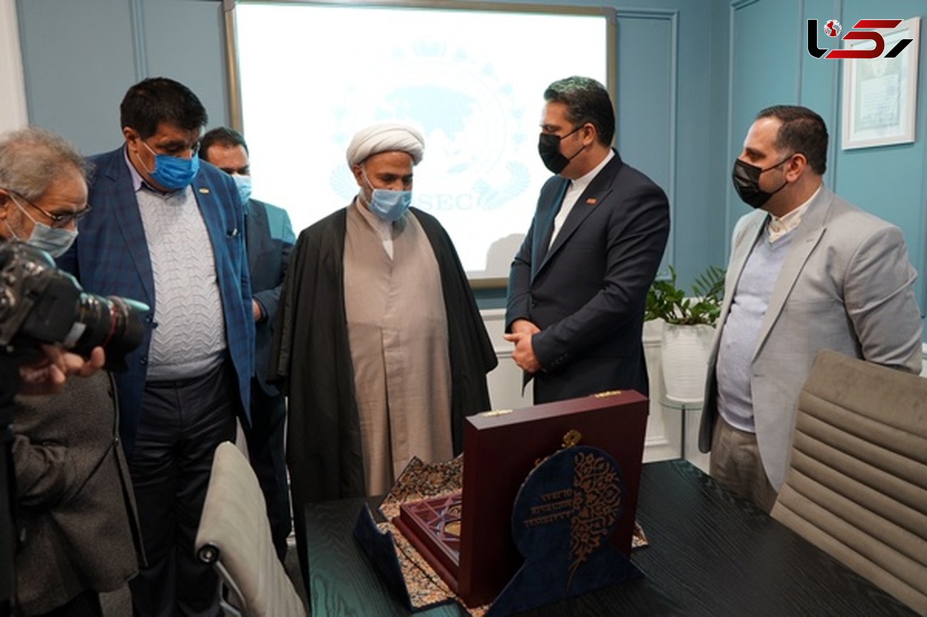 بازدید رئیس کمیسیون اصل ۹۰ مجلس شورای اسلامی از ایده سوغات ملی در مشهد 