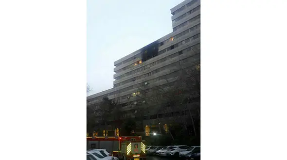 آتش سوزی بامدادی در شهرک اکباتان/ 40 نفر از محاصره دود و آتش نجات یافتند+ عکس